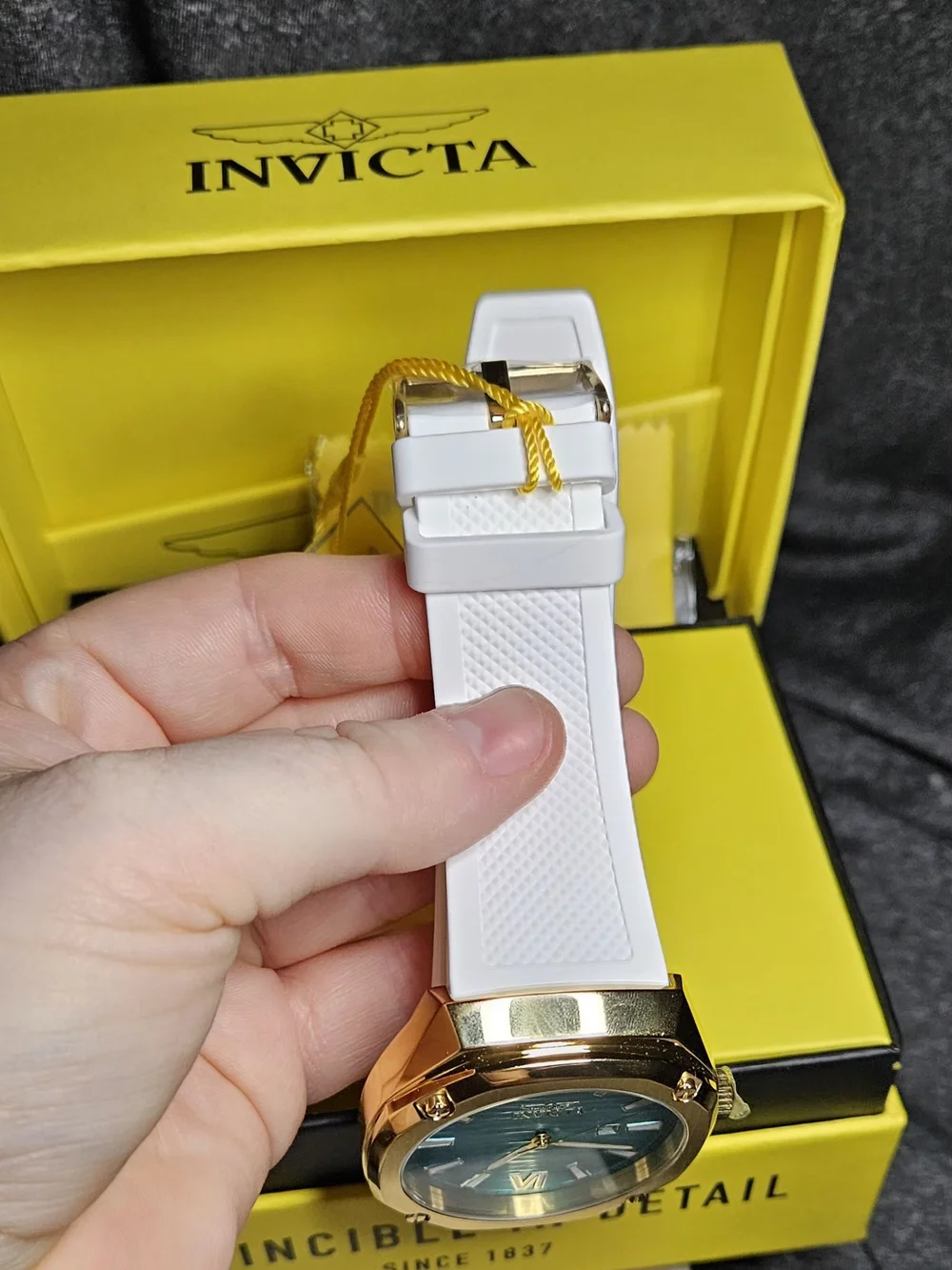 NWT Invicta Akula 50694 Gold Tone 48mm Blue Wave Dial White Silicone Men's Watch
